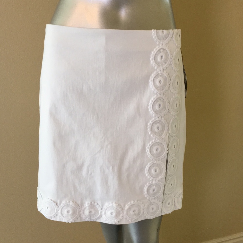 CROWN & IVY | Hello Spring White Skort